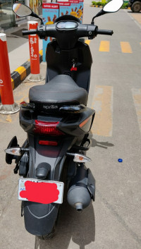 Black Aprilia SR 160 Carbon ABS