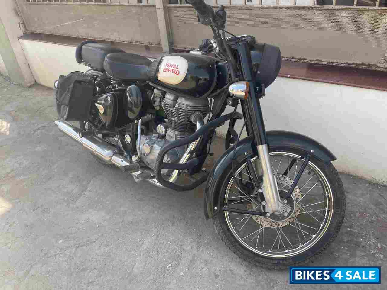 Black Royal Enfield Classic 350 BS VI