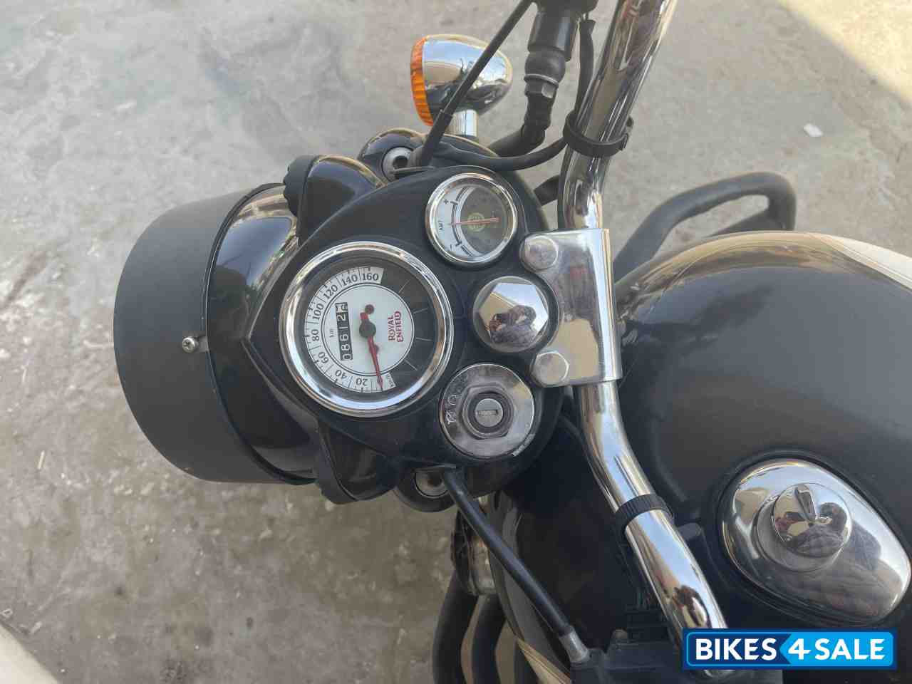 Black Royal Enfield Classic 350 BS VI