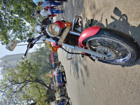 Red Bajaj Avenger 220 DTS-i