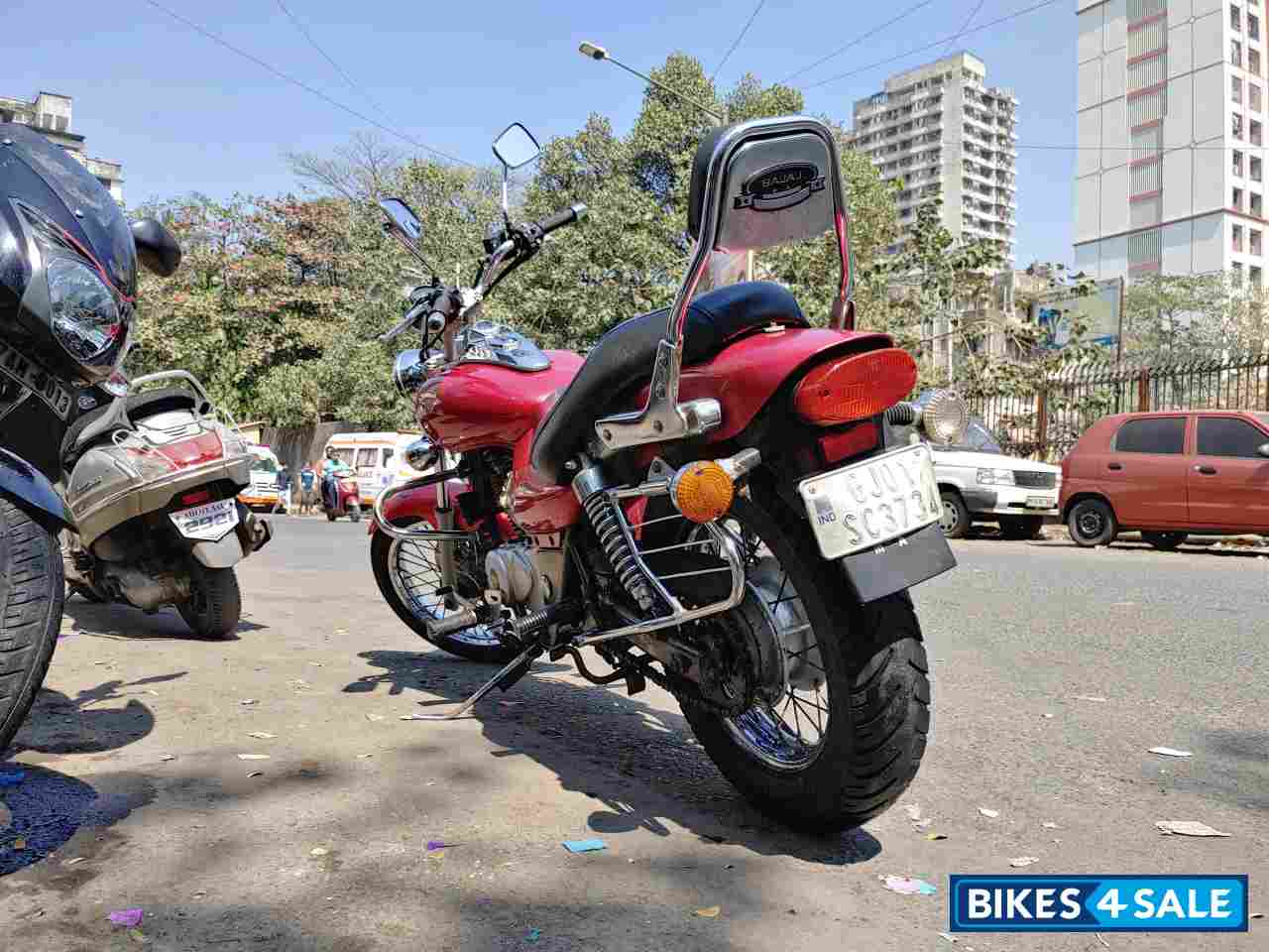 Red Bajaj Avenger 220 DTS-i Red Bajaj Avenger 220 DTS-i