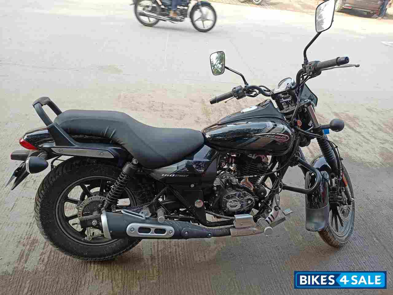 Black Bajaj Avenger Street 160 BS6