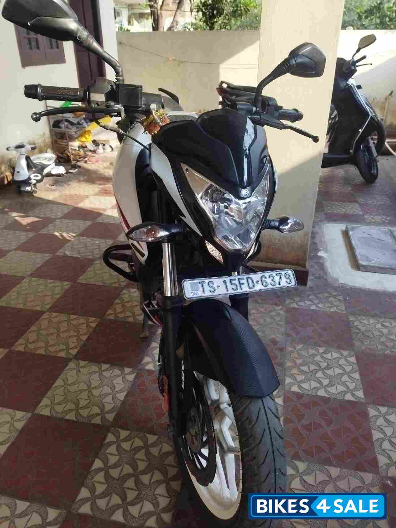 Pearl Metallic White Bajaj Pulsar NS 200 BS6