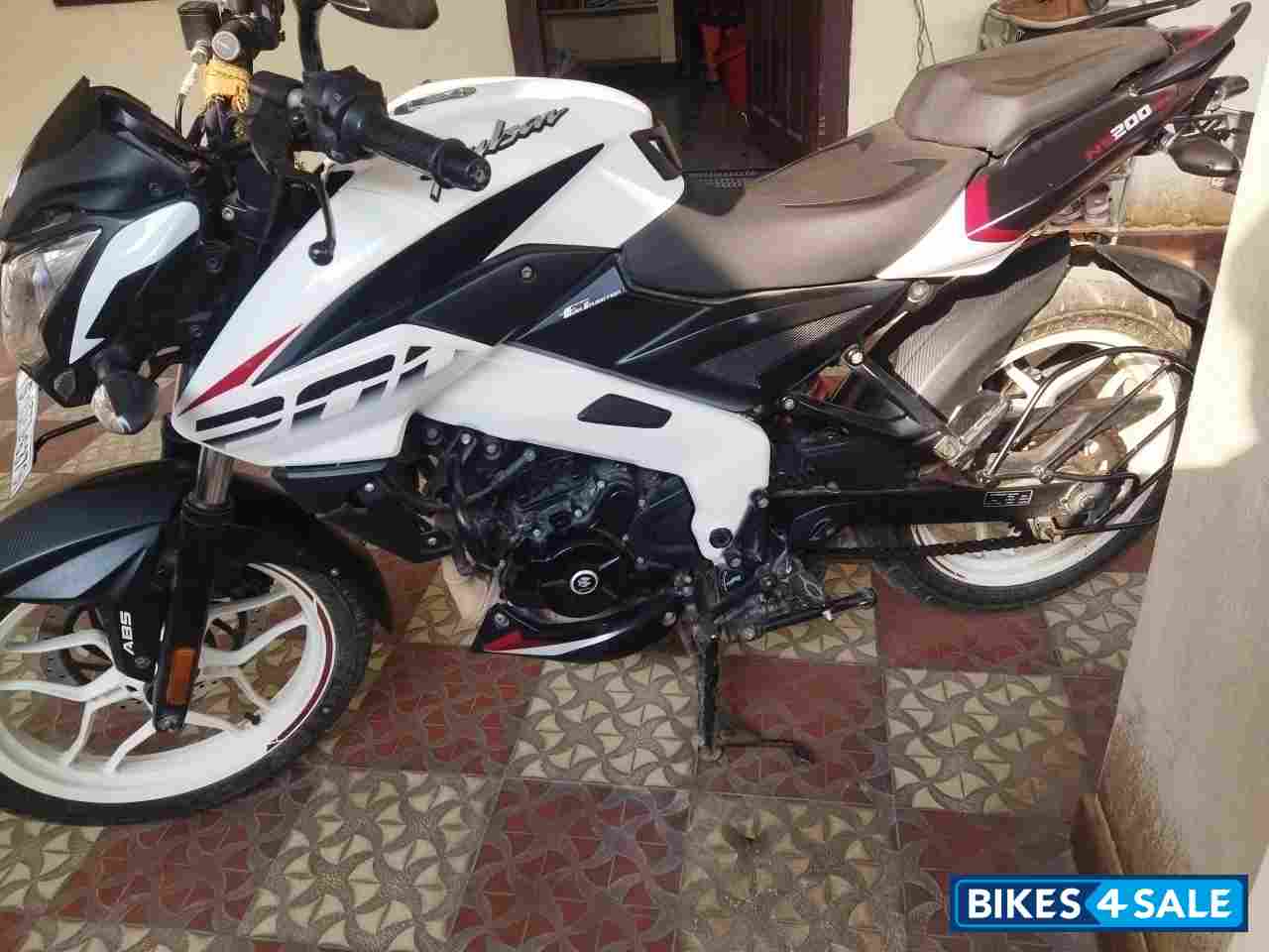 Pearl Metallic White Bajaj Pulsar NS 200 BS6