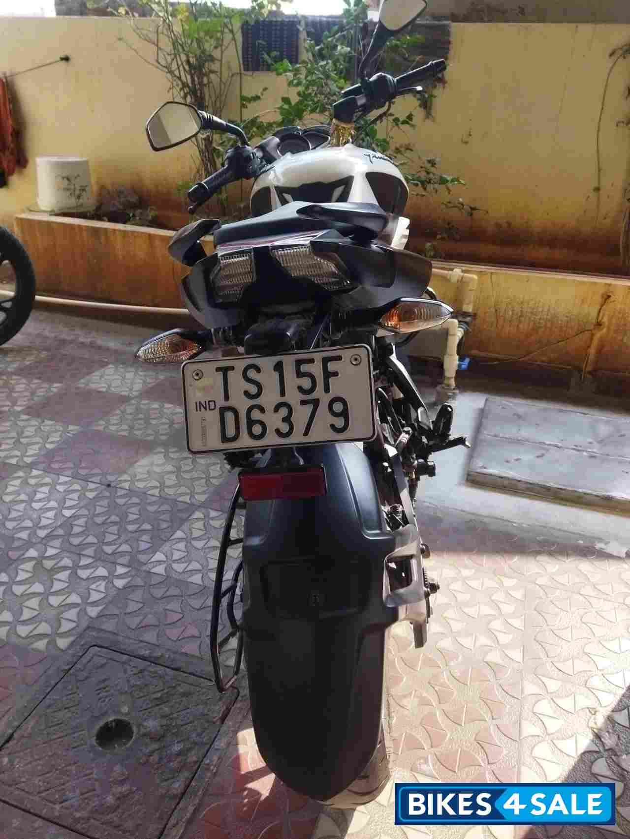 Pearl Metallic White Bajaj Pulsar NS 200 BS6