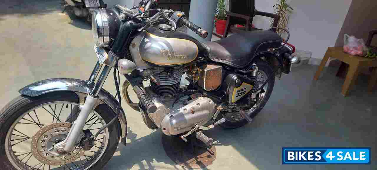 Black Royal Enfield Bullet Electra