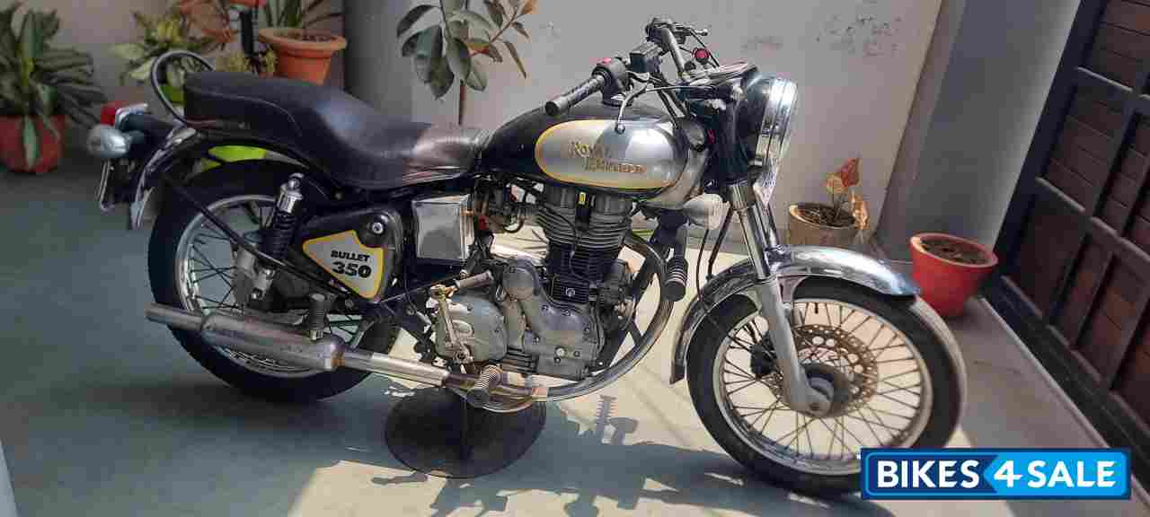 Black Royal Enfield Bullet Electra