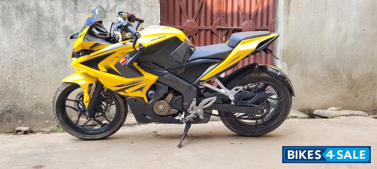 Yellow Bajaj Pulsar RS 200 ABS