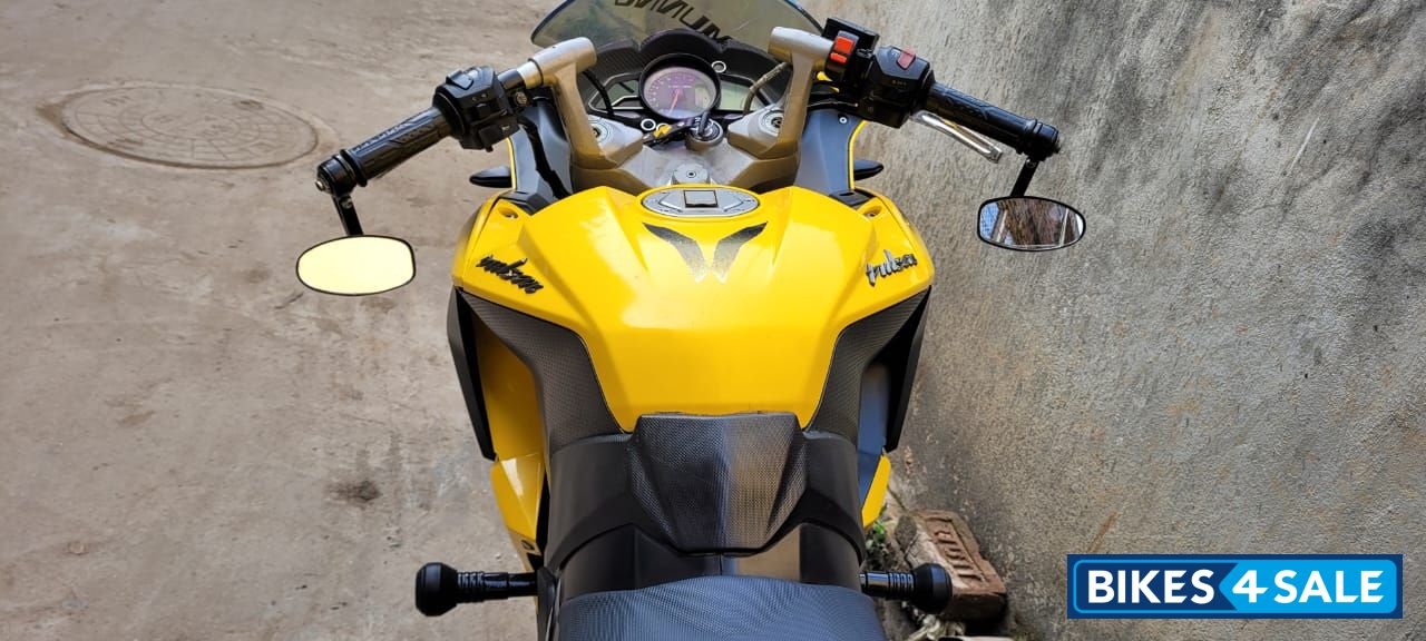 Yellow Bajaj Pulsar RS 200 ABS
