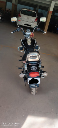 Black Bajaj Avenger Cruise 220