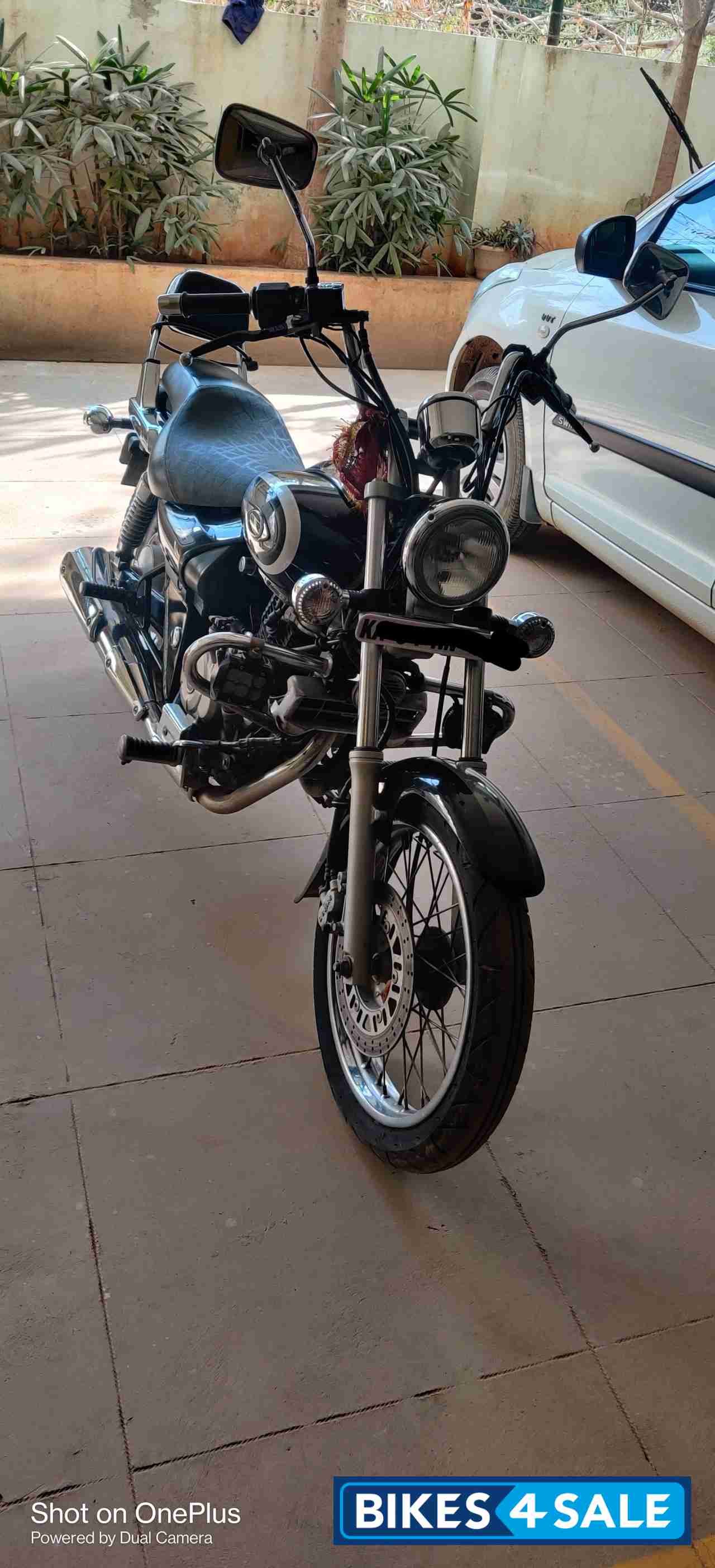 Black Bajaj Avenger Cruise 220