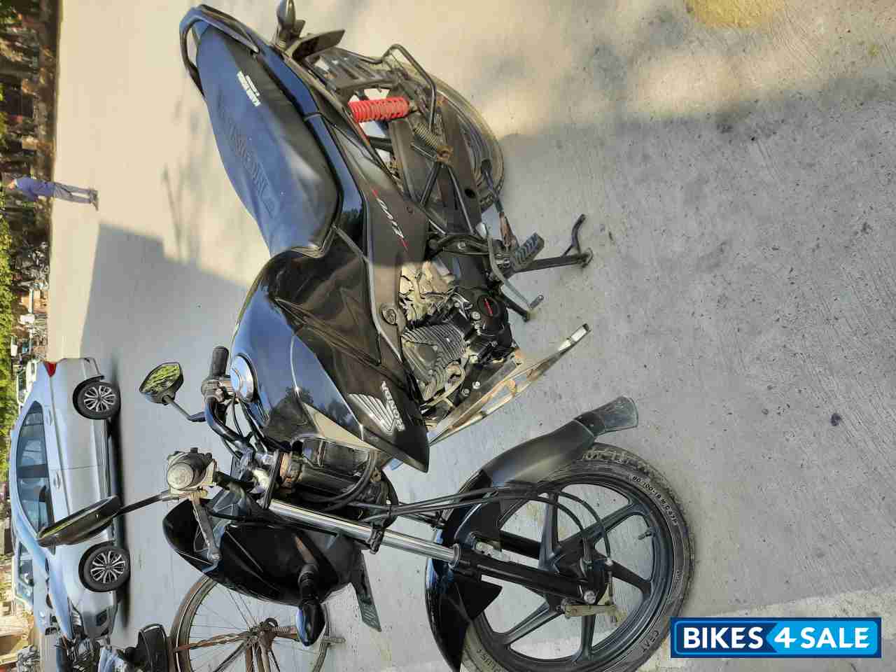 Black Honda Livo 110