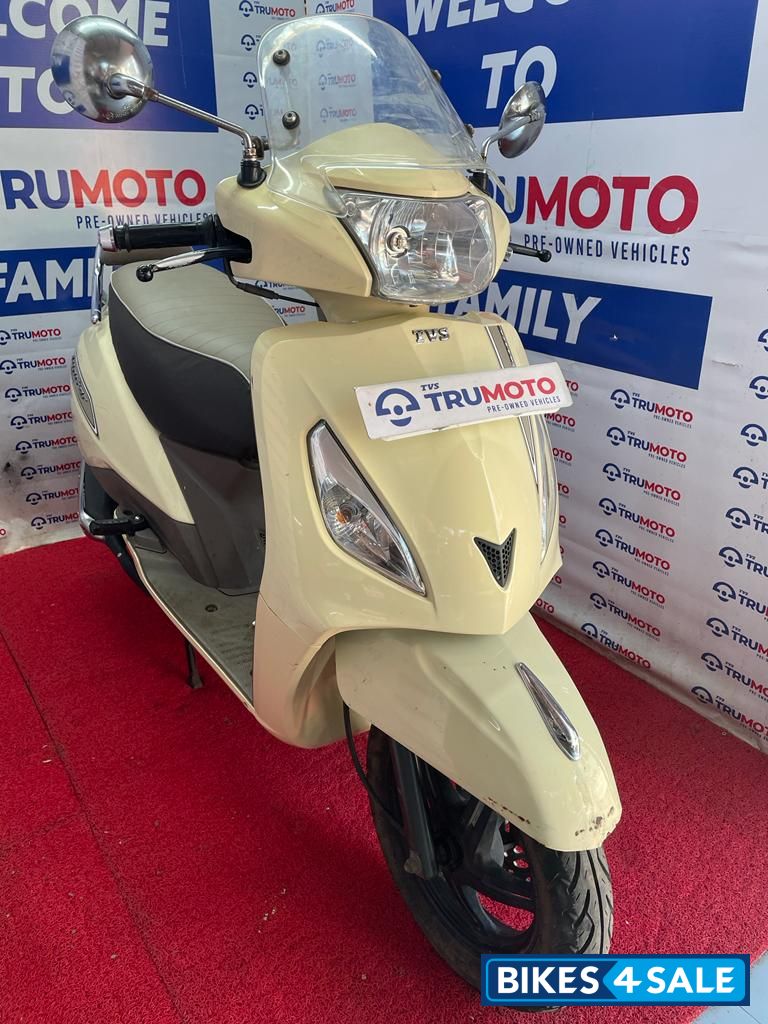 Ivory TVS Jupiter Classic