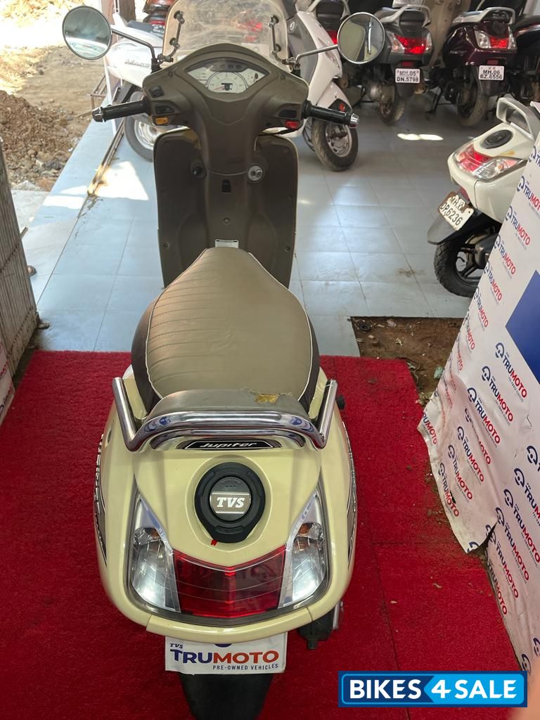 Ivory TVS Jupiter Classic
