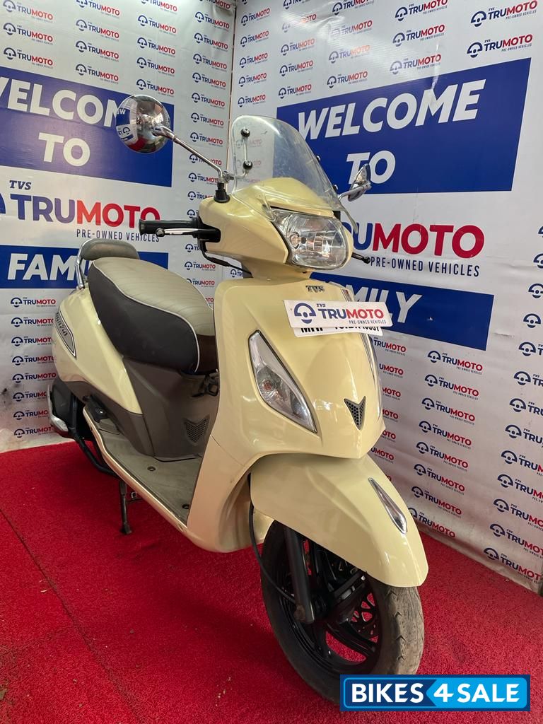 Ivory TVS Jupiter Classic