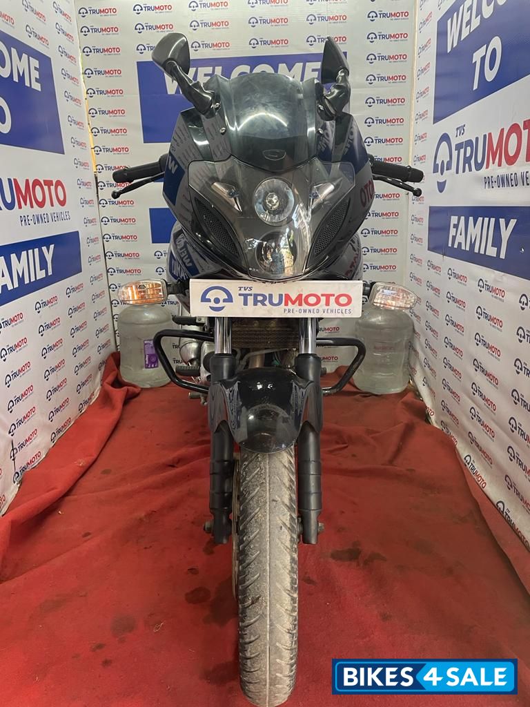 Black Bajaj Pulsar 220F