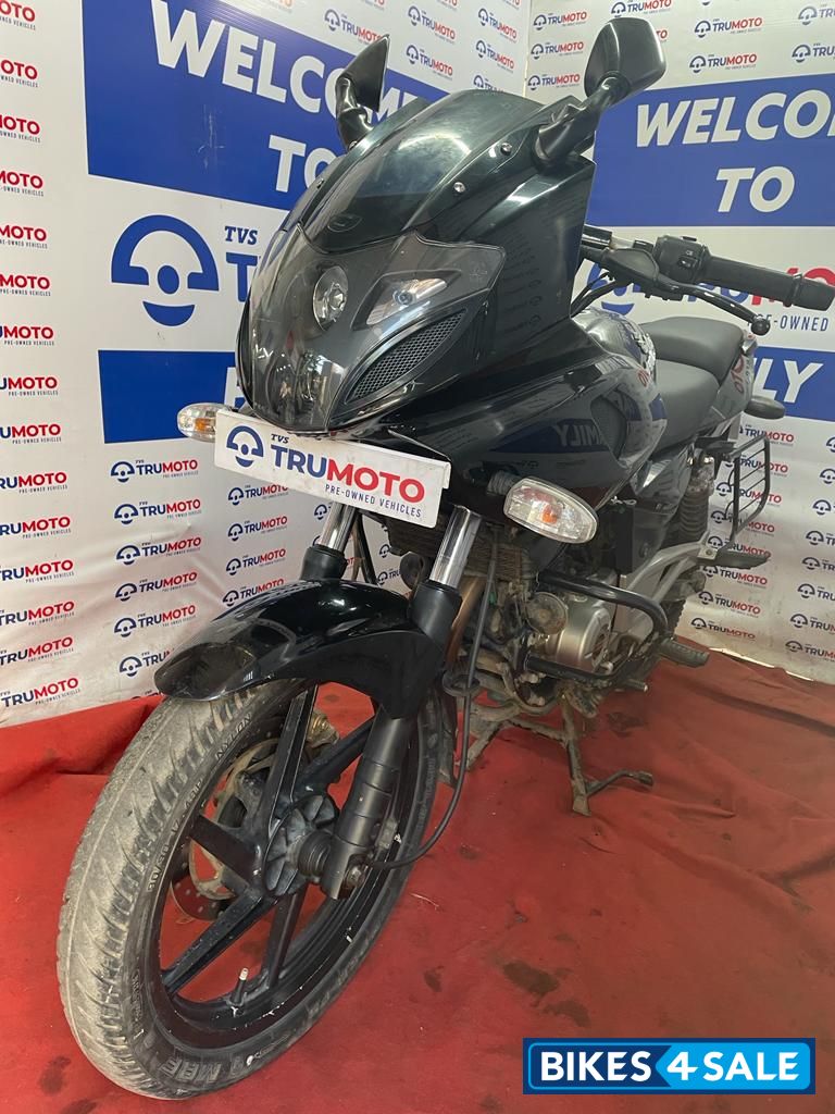 Black Bajaj Pulsar 220F