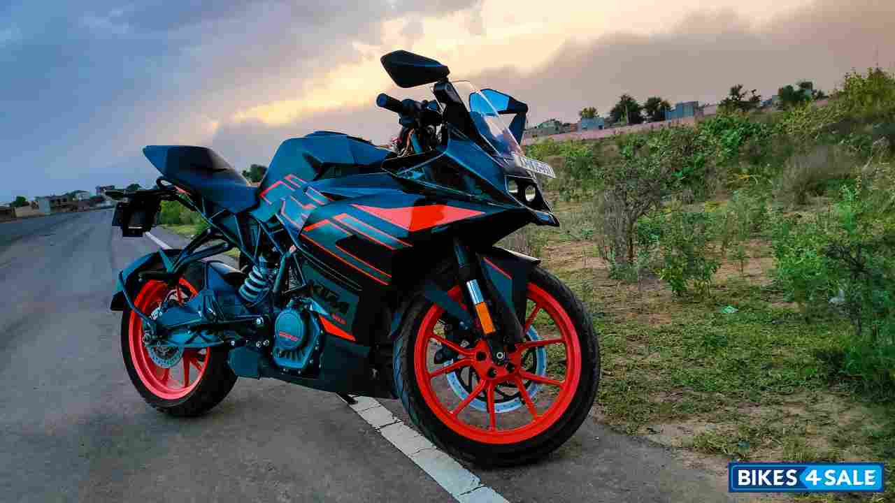 Black Orange KTM RC 200