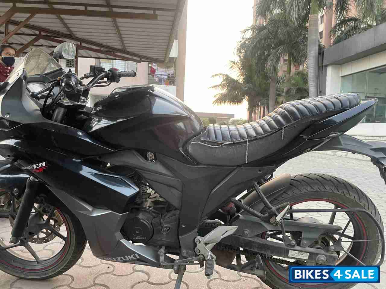 Black Suzuki GS 150R