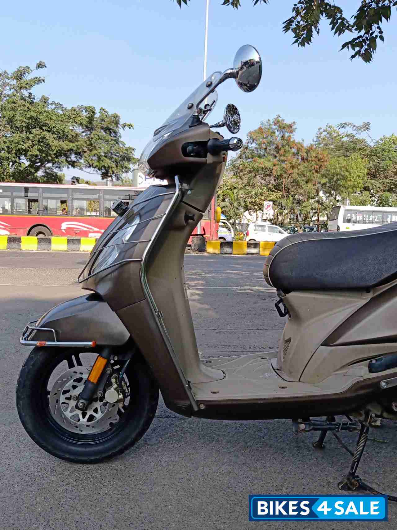 Brown TVS Jupiter Classic