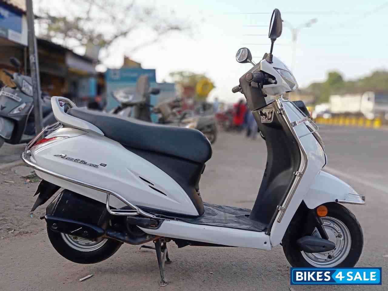White Honda Activa 5G