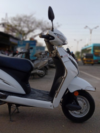 White Honda Activa 5G
