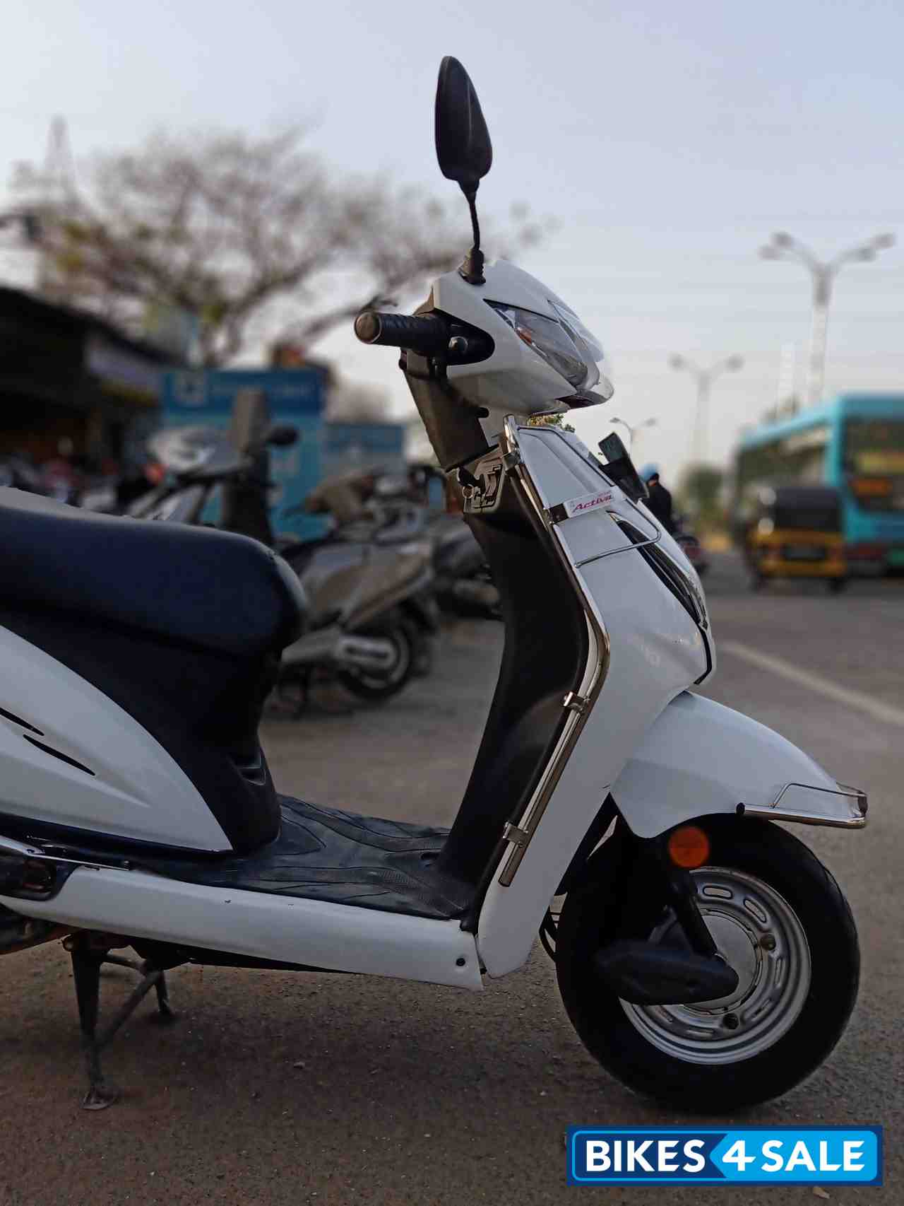 White Honda Activa 5G