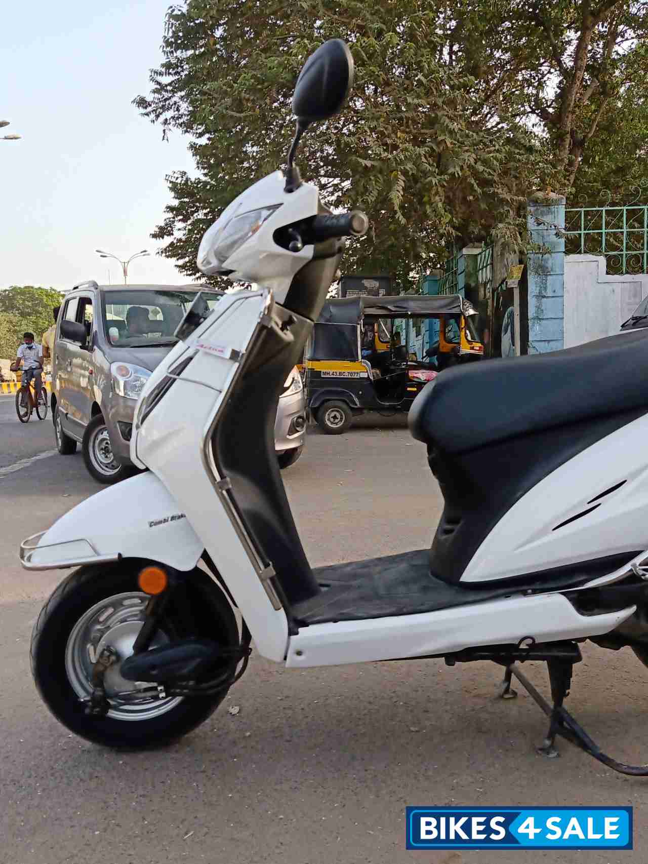 White Honda Activa 5G