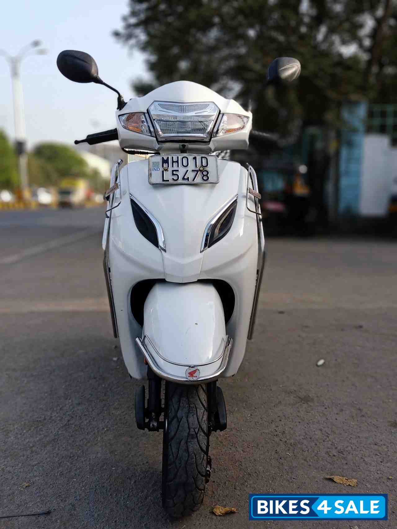 White Honda Activa 5G