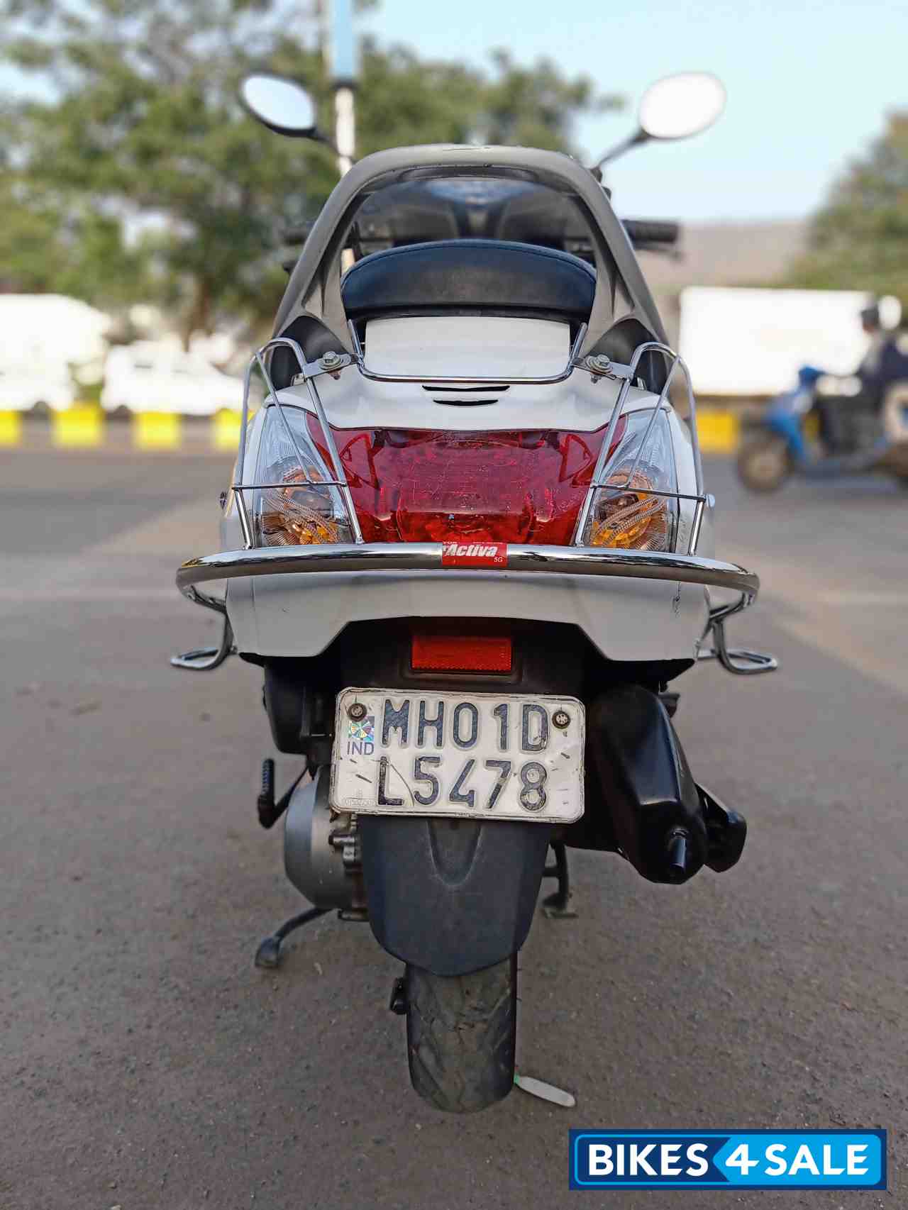 White Honda Activa 5G