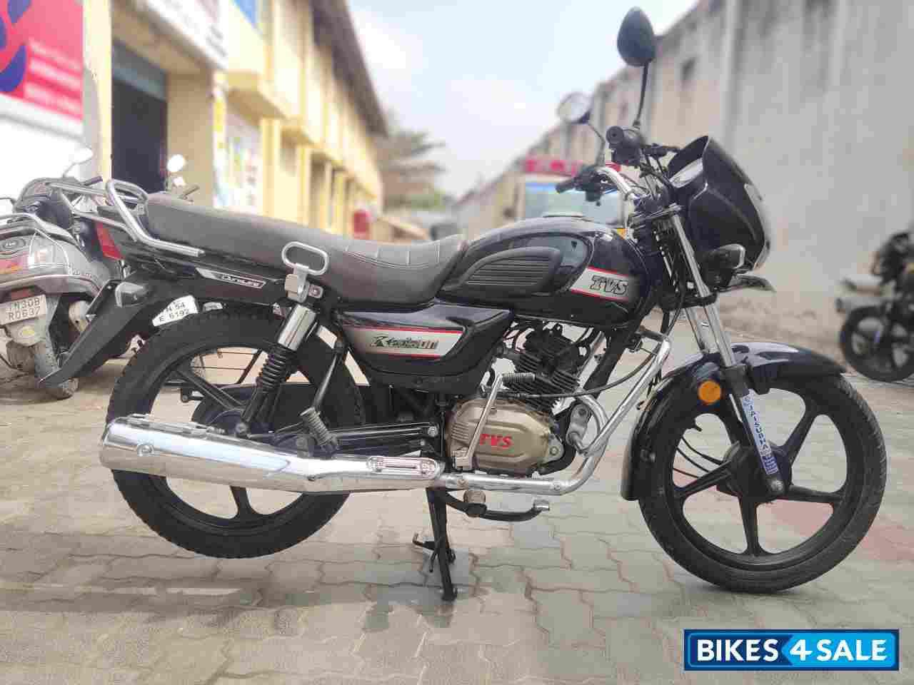 Black TVS Radeon BS6