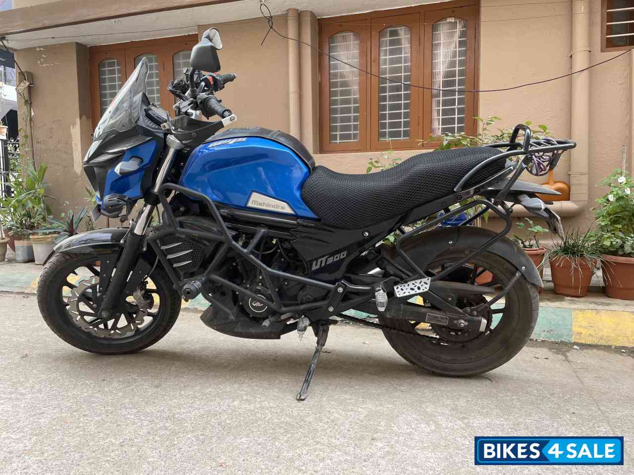 Mahindra Mojo UT 300