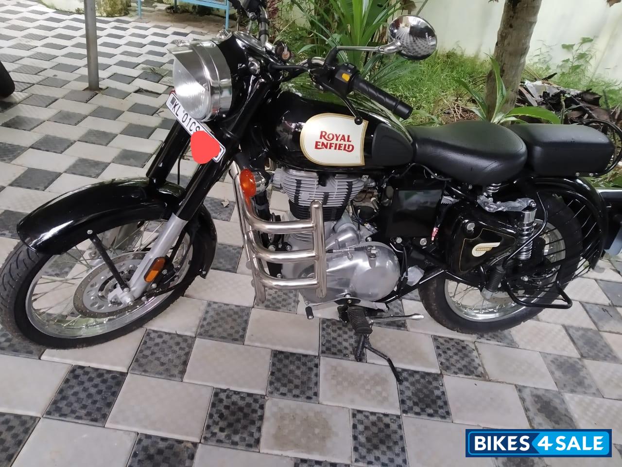 Classic Black Royal Enfield Classic 350 BS VI