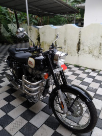 Classic Black Royal Enfield Classic 350 BS VI