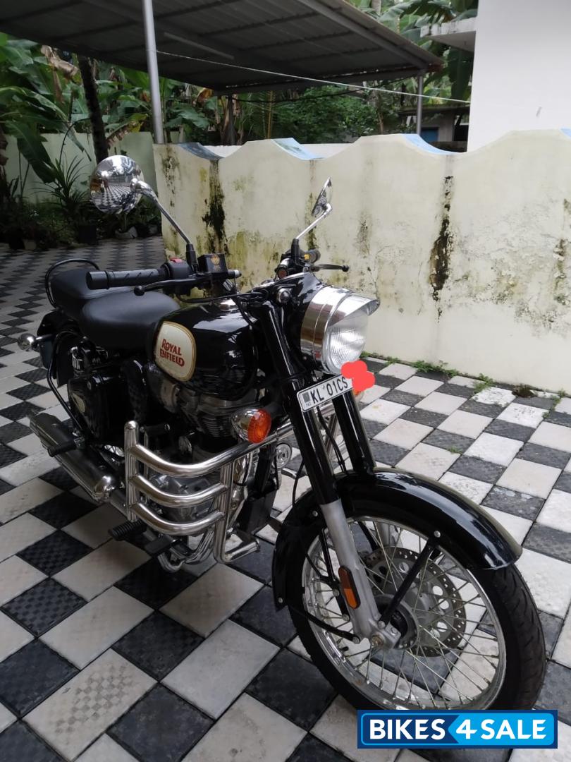 Classic Black Royal Enfield Classic 350 BS VI