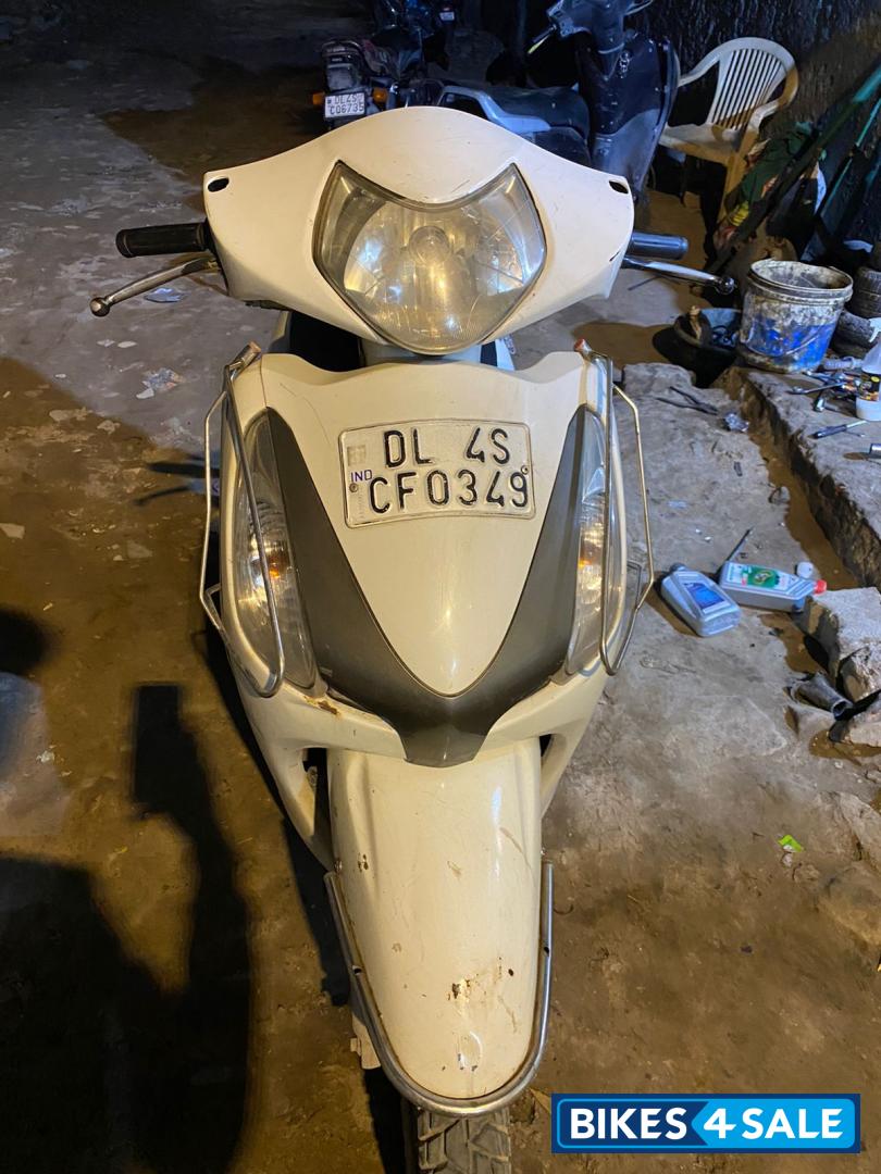 White Honda Aviator