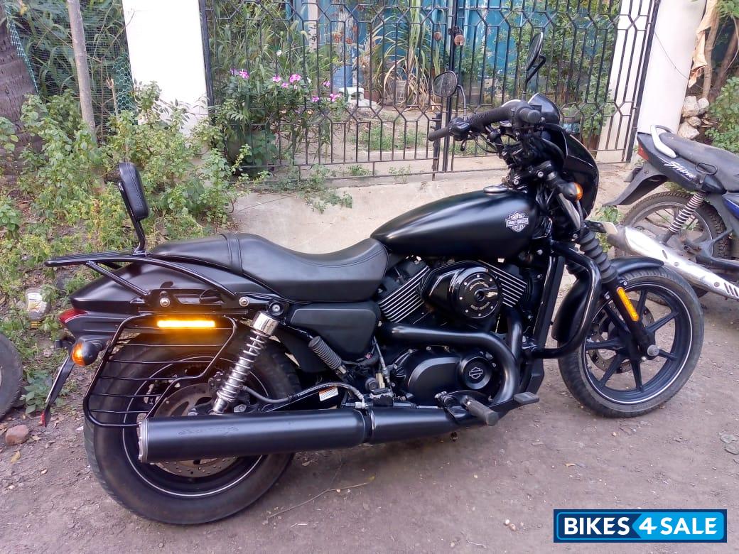 Black Harley Davidson Street 750