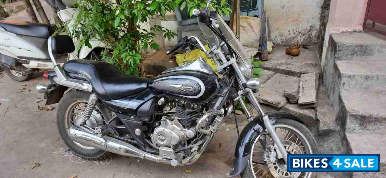 Black Bajaj Avenger Cruise 220