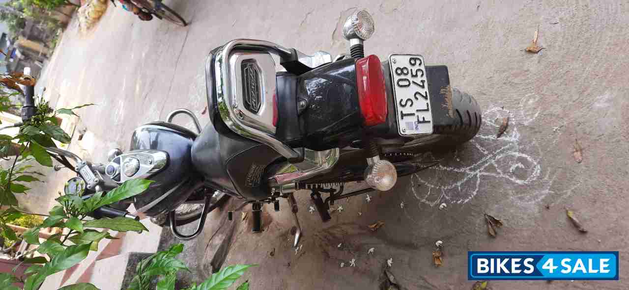 Black Bajaj Avenger Cruise 220