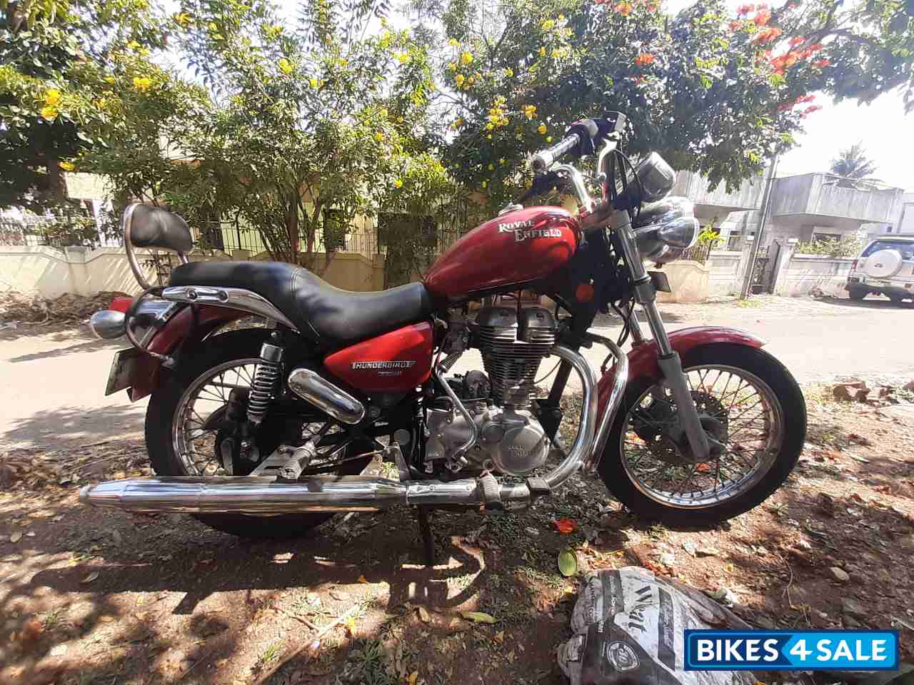 Red Royal Enfield Thunderbird TwinSpark 350