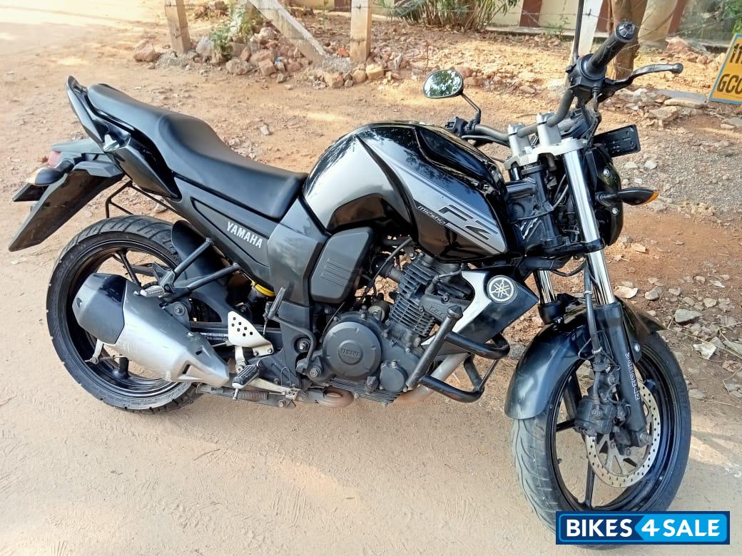 Black Yamaha FZ16 Black Yamaha FZ16