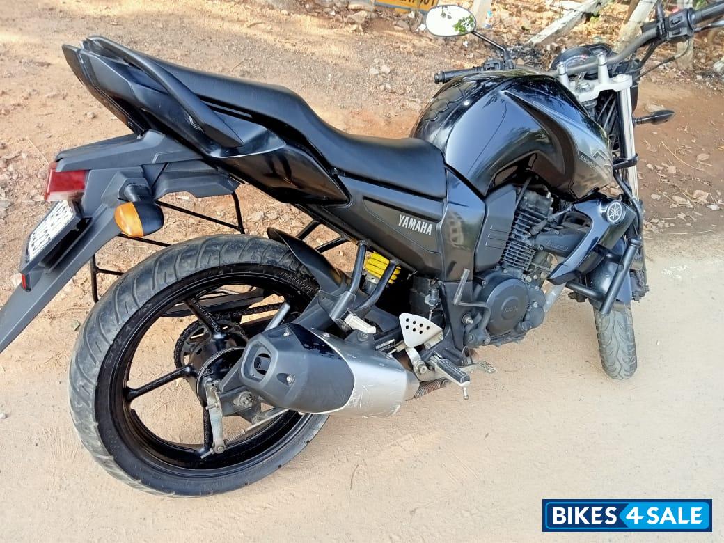 Black Yamaha FZ16 Black Yamaha FZ16