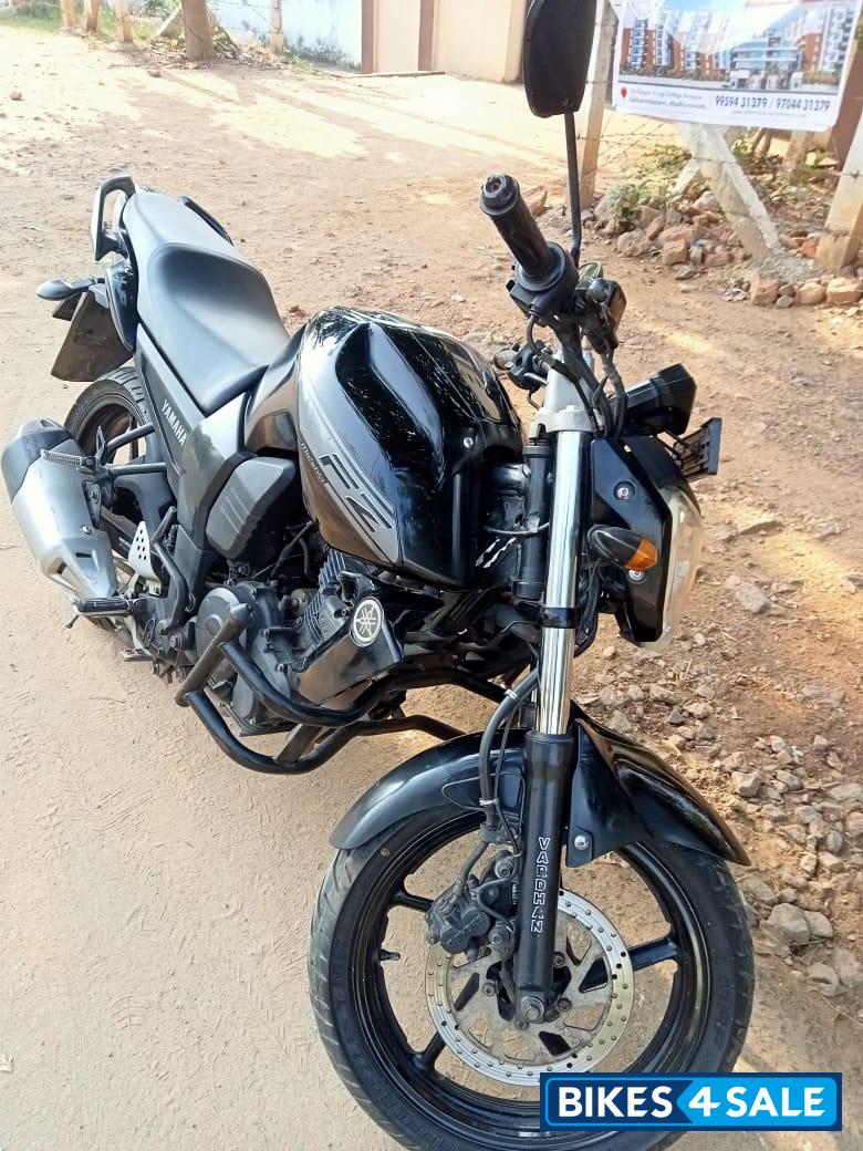 Black Yamaha FZ16 Black Yamaha FZ16