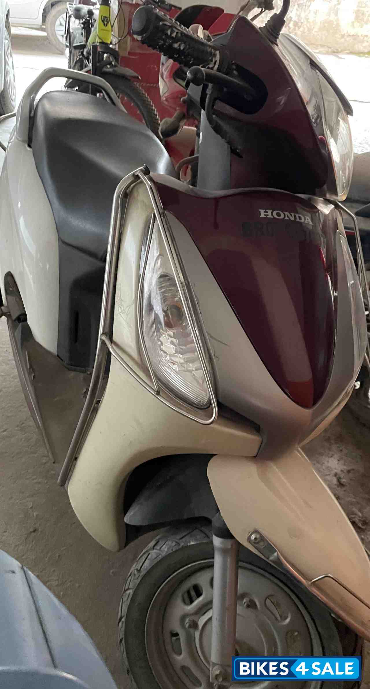 White With Maroon Honda Aviator