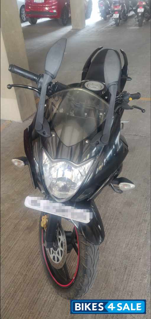 Black Suzuki Gixxer SF