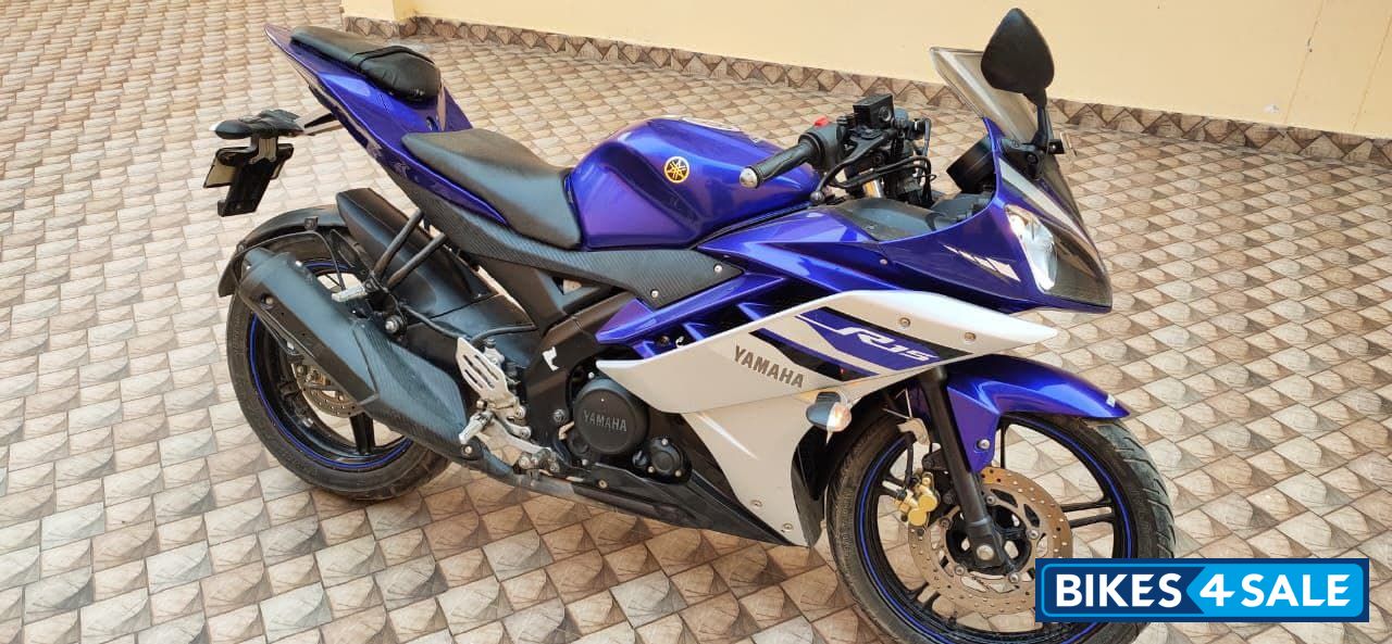 Blue Yamaha YZF R15 V2