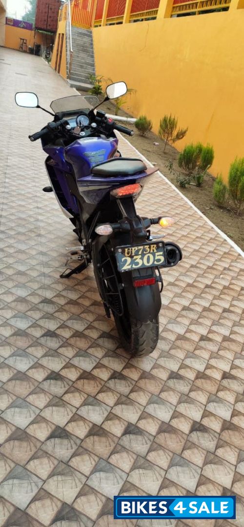 Blue Yamaha YZF R15 V2