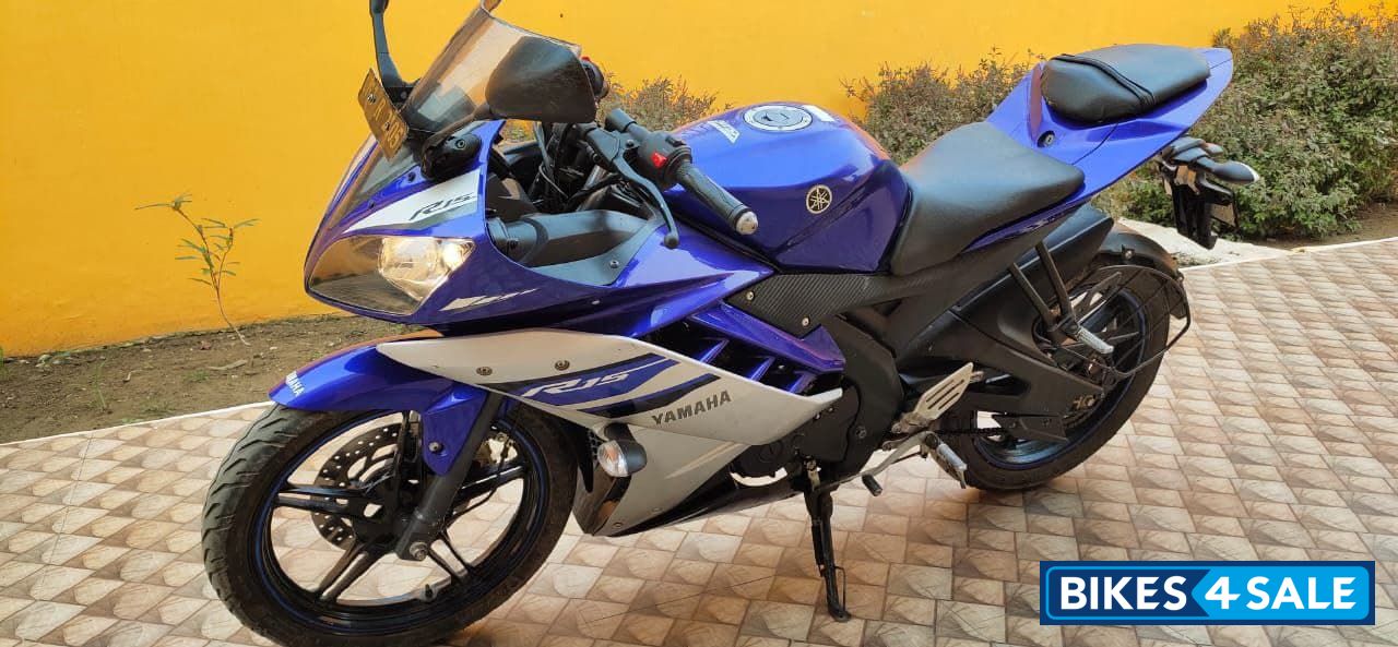 Blue Yamaha YZF R15 V2