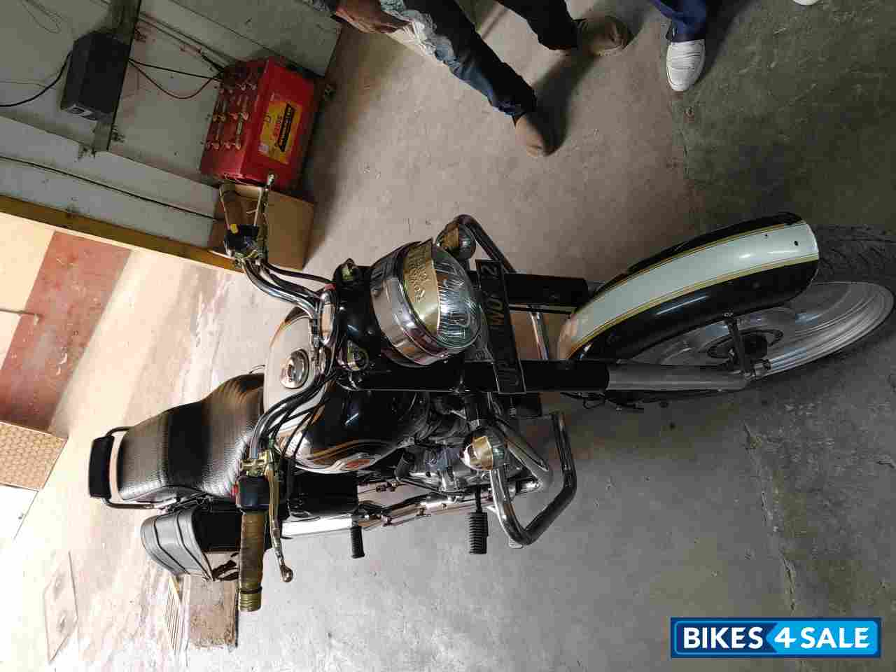 Black Royal Enfield Bullet Standard 350