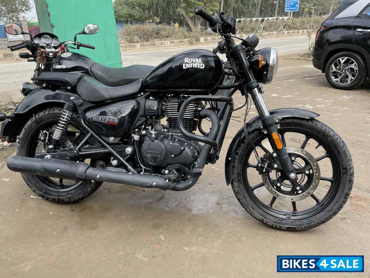 Custom Black Royal Enfield Meteor 350 Fireball